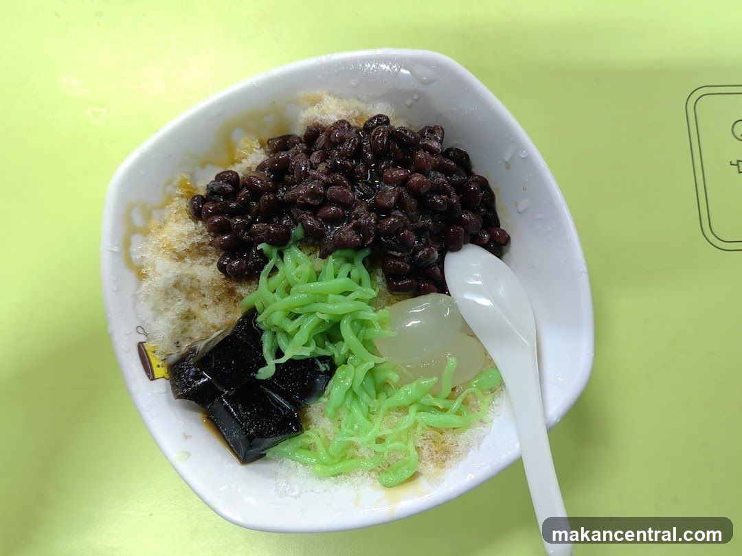 Dessert with Red Beans and Green Noodles