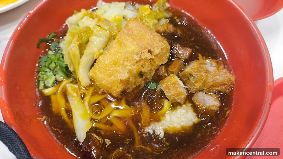 Noodle Soup with Fried Tofu and Meat