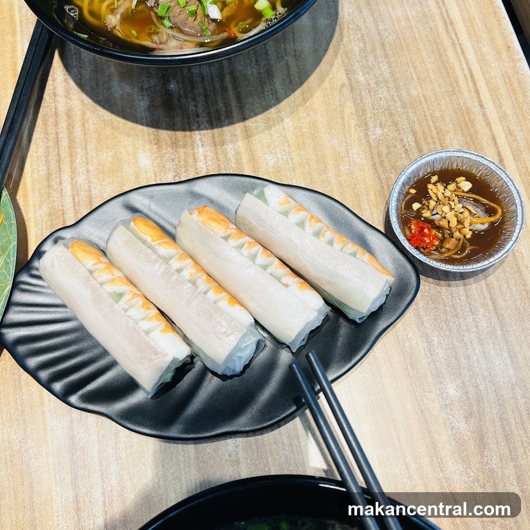 Fresh Spring Rolls with Dipping Sauce