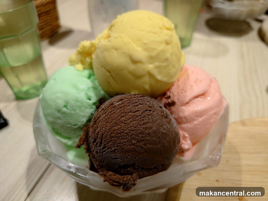 Assorted Ice Cream Scoops