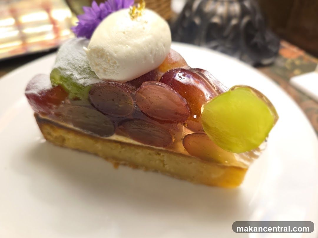 Grape Tart with Cream