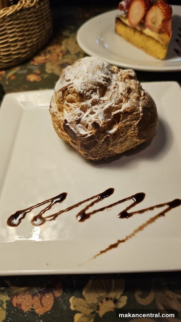 Cream Puff with Chocolate Drizzle