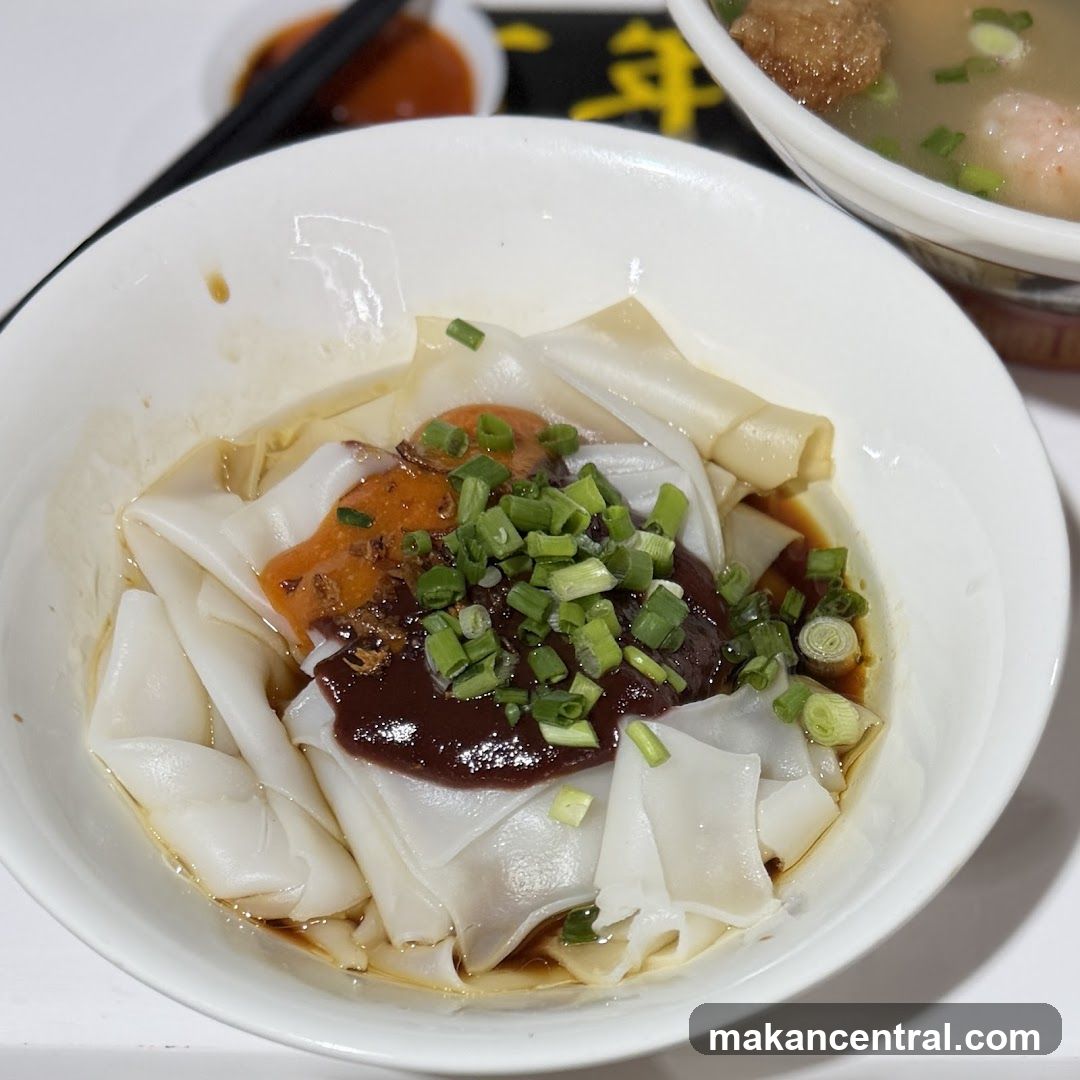 Noodles with sauce and scallions