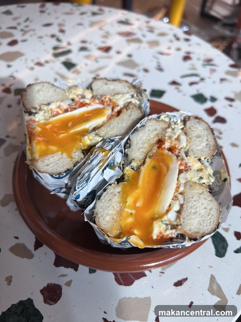 Bagel with Egg and Roe