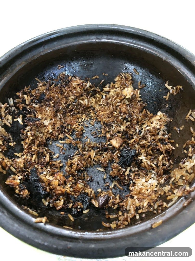 Burnt Rice in Clay Pot