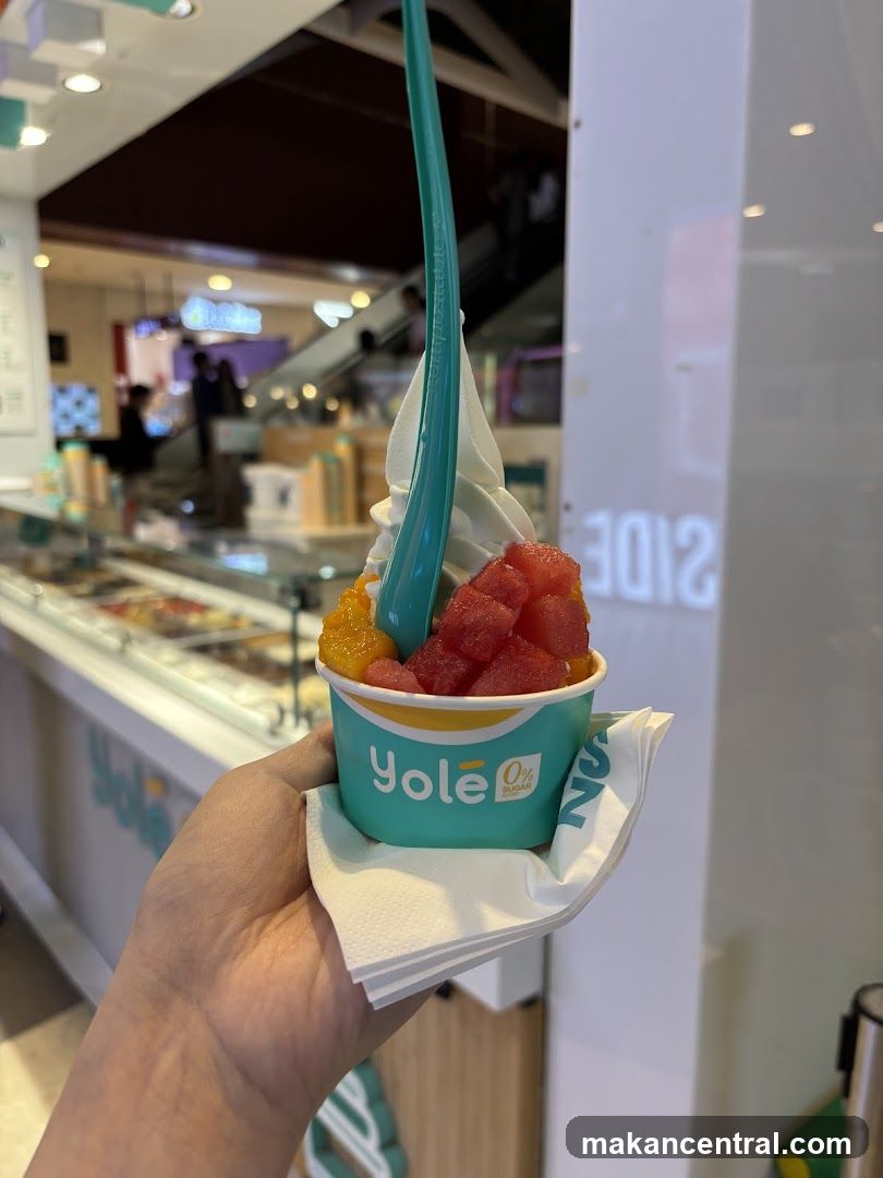 Yole Frozen Yogurt with Fruit