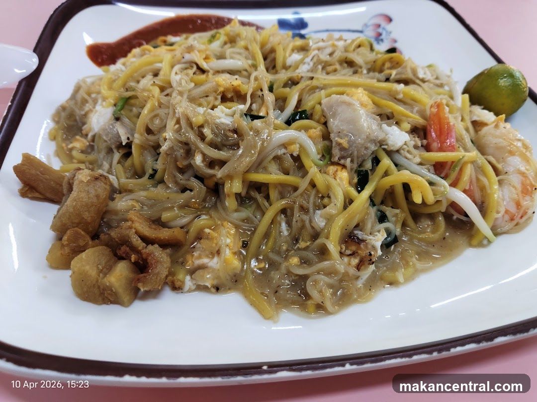 Noodles with Shrimp and Pork Rinds