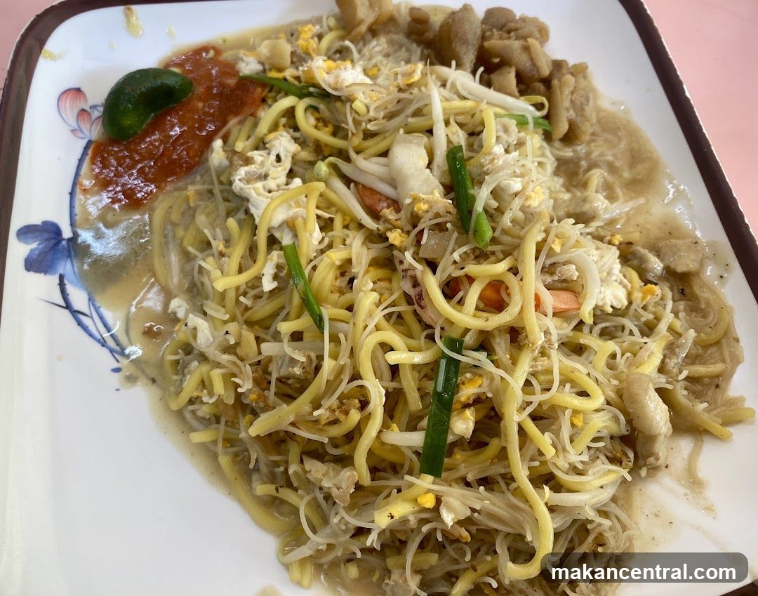 Noodles with Seafood and Chili Sauce