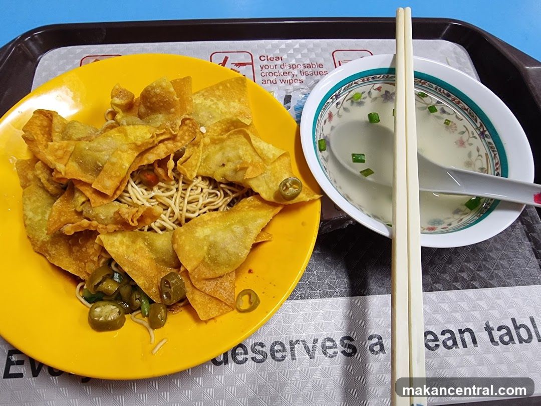 Fried Wontons with Noodles and Soup