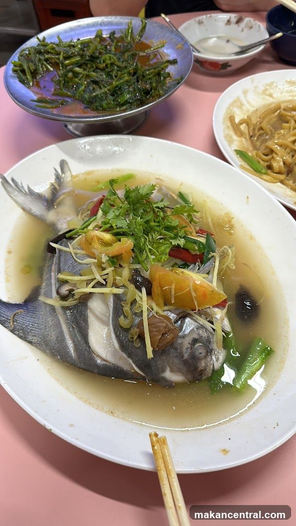 Steamed Fish with Vegetables and Noodles