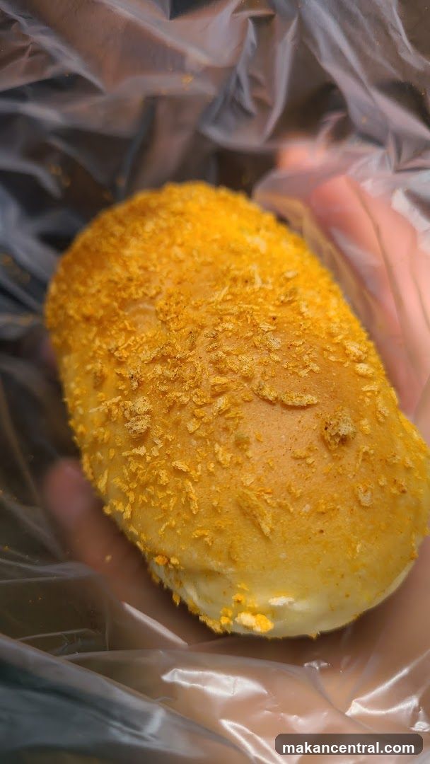 Bread roll with crispy topping