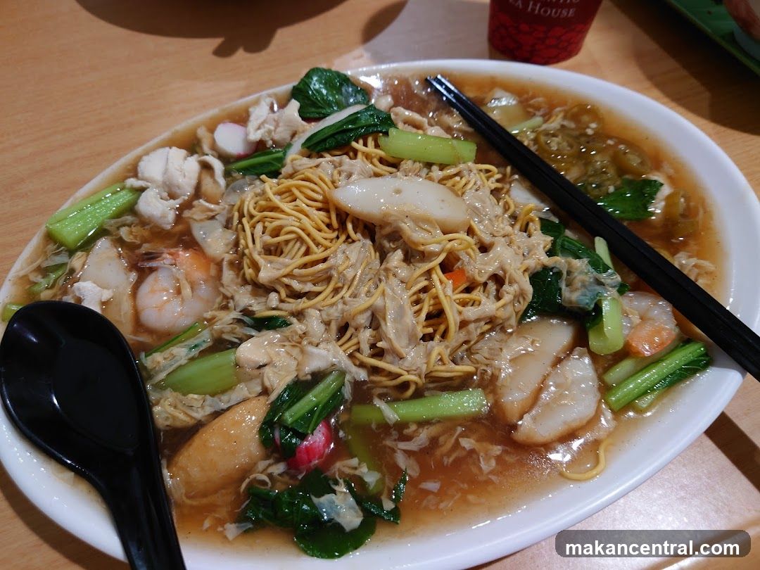 Crispy Noodles with Seafood and Vegetables