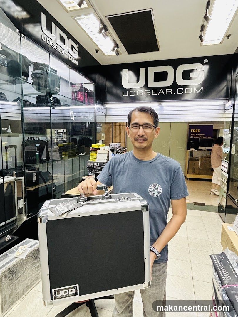Man holding a UDG case in a store