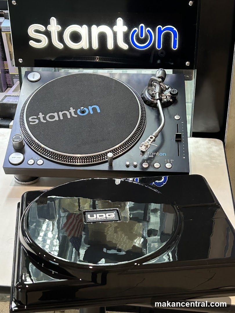 Stanton Turntable and UDG Gear