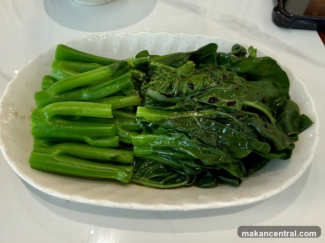 Steamed Chinese Broccoli with Sauce