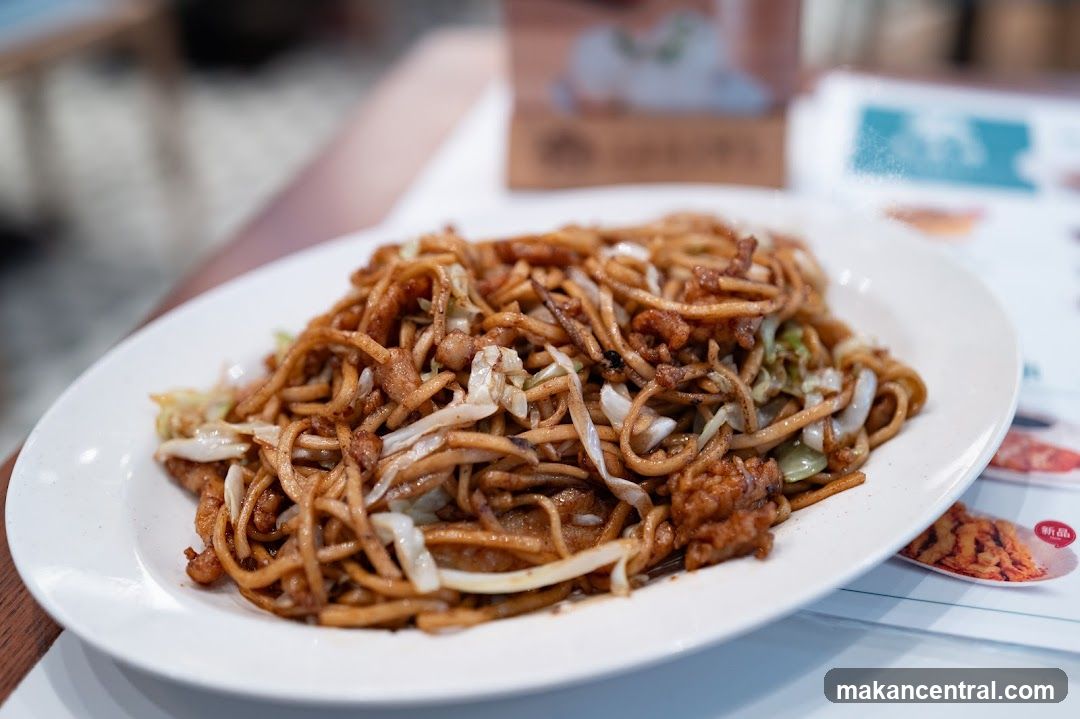 Noodles with Cabbage and Meat