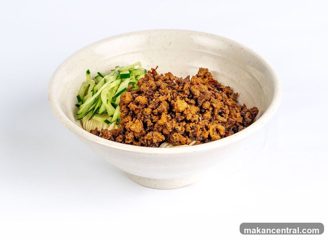 Noodles with Minced Meat and Cucumber