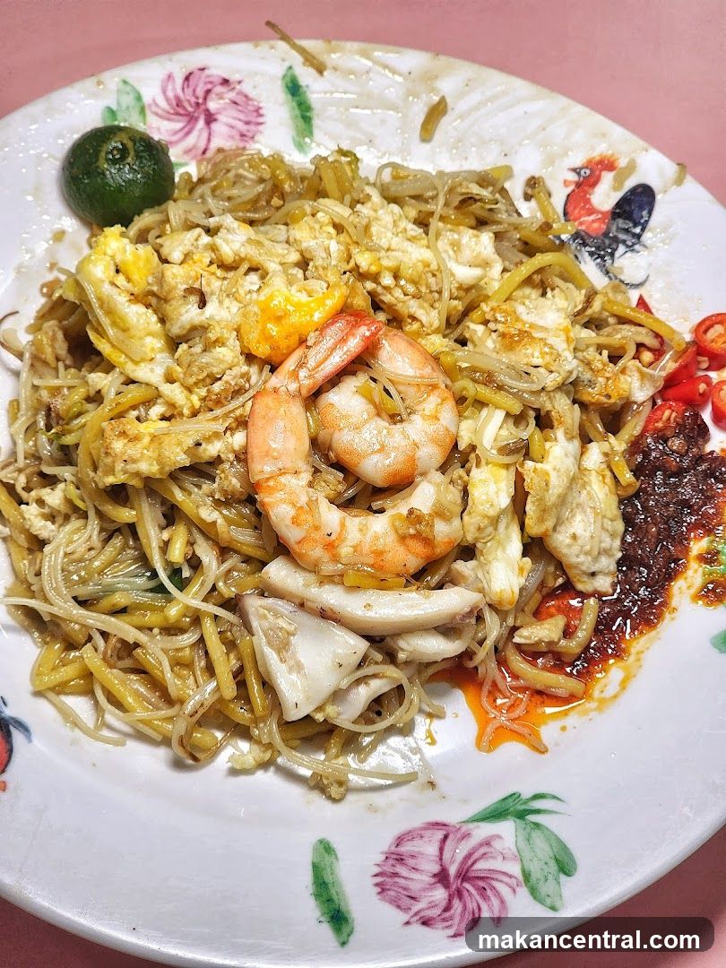 Stir-fried Noodles with Seafood