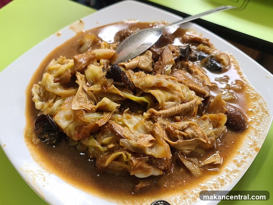 Braised Cabbage with Meat and Mushrooms