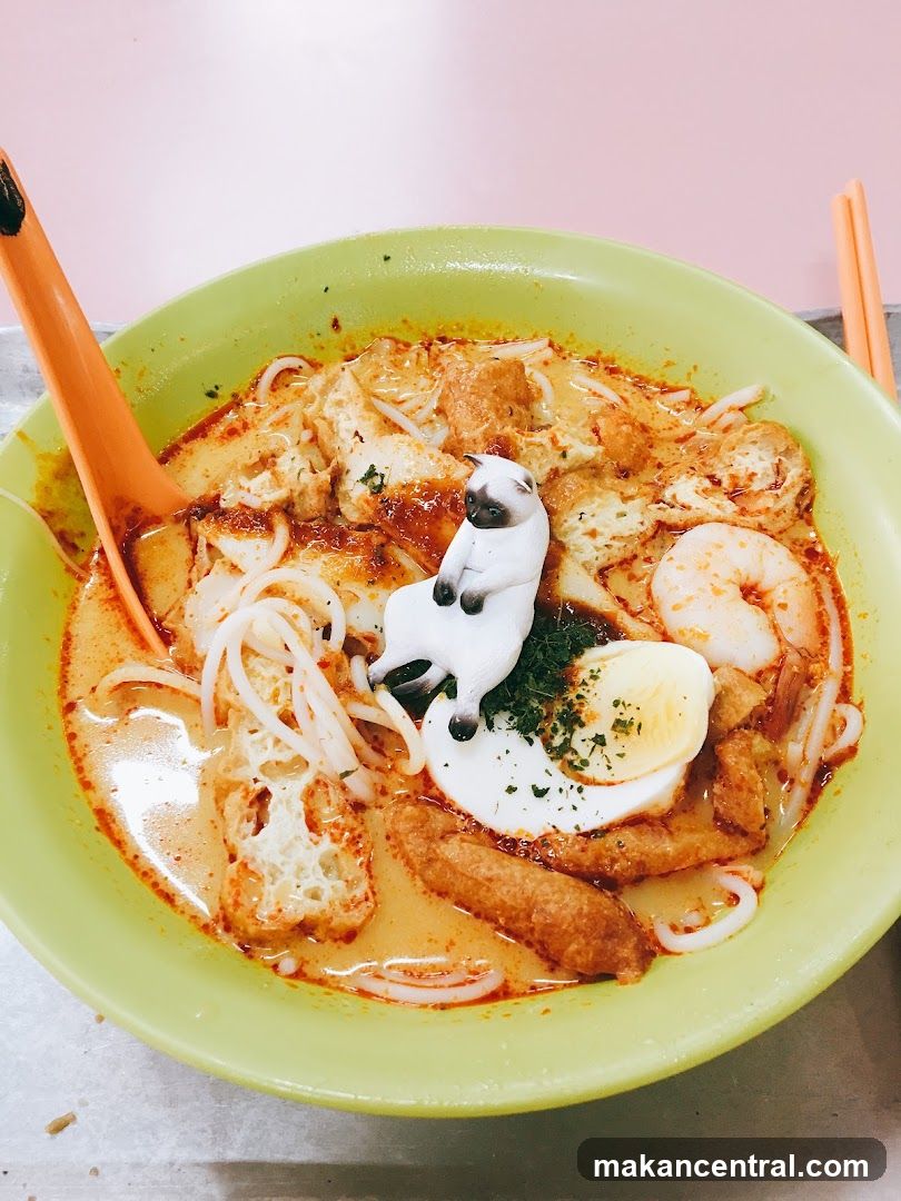 Laksa with Cat Figurine