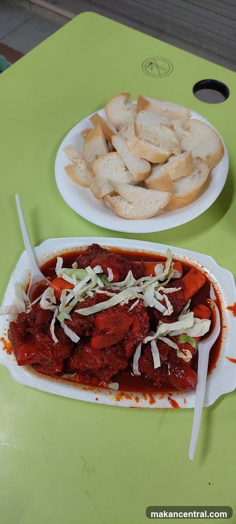 Spicy Meat Dish with Bread