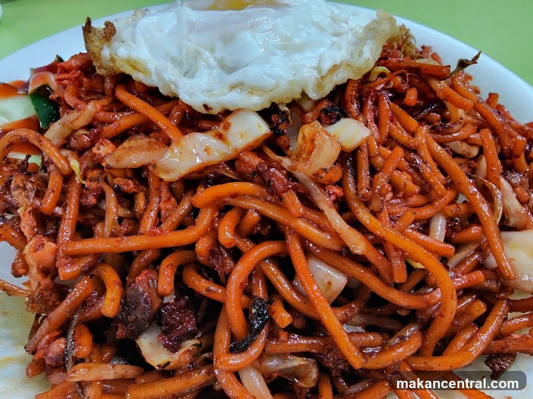 Fried Noodles with Fried Egg