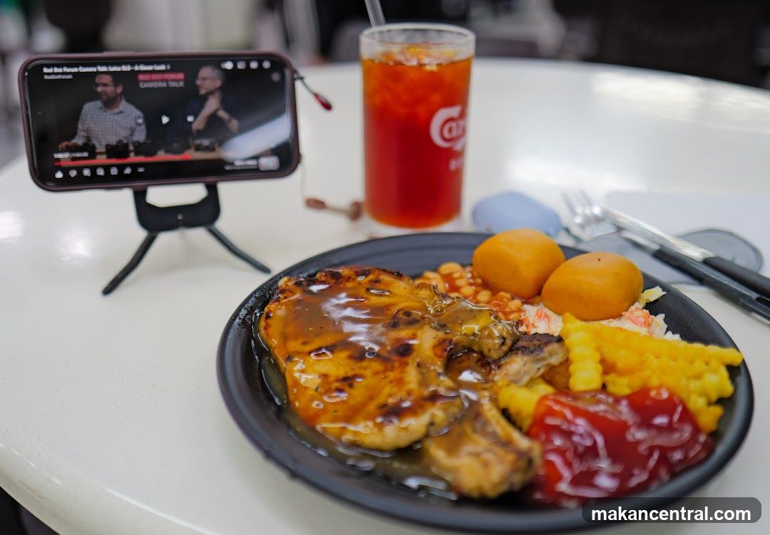 Meal with Entertainment
