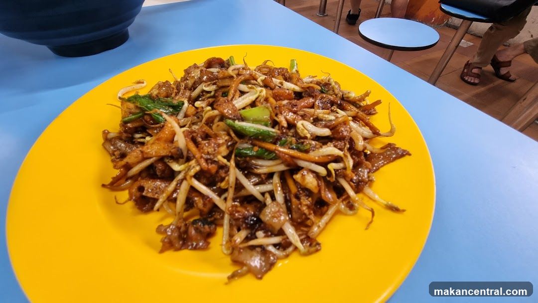 Stir-fried noodles on a yellow plate