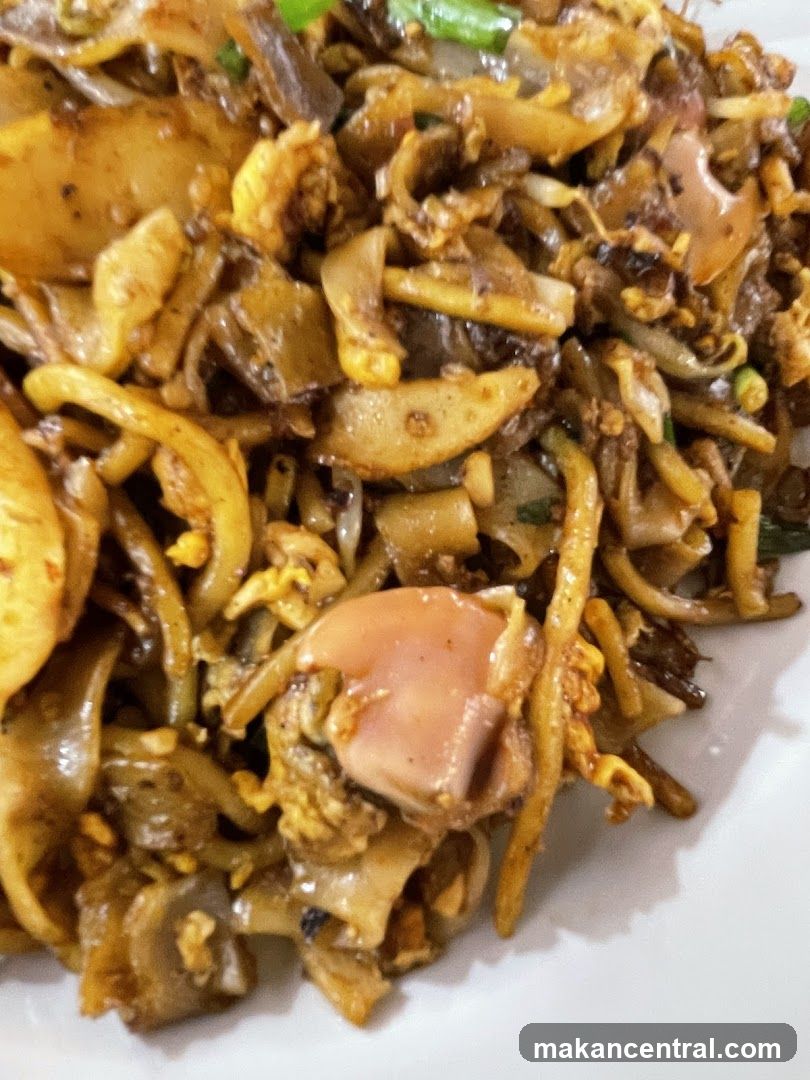 Stir-fried noodles with meat and vegetables
