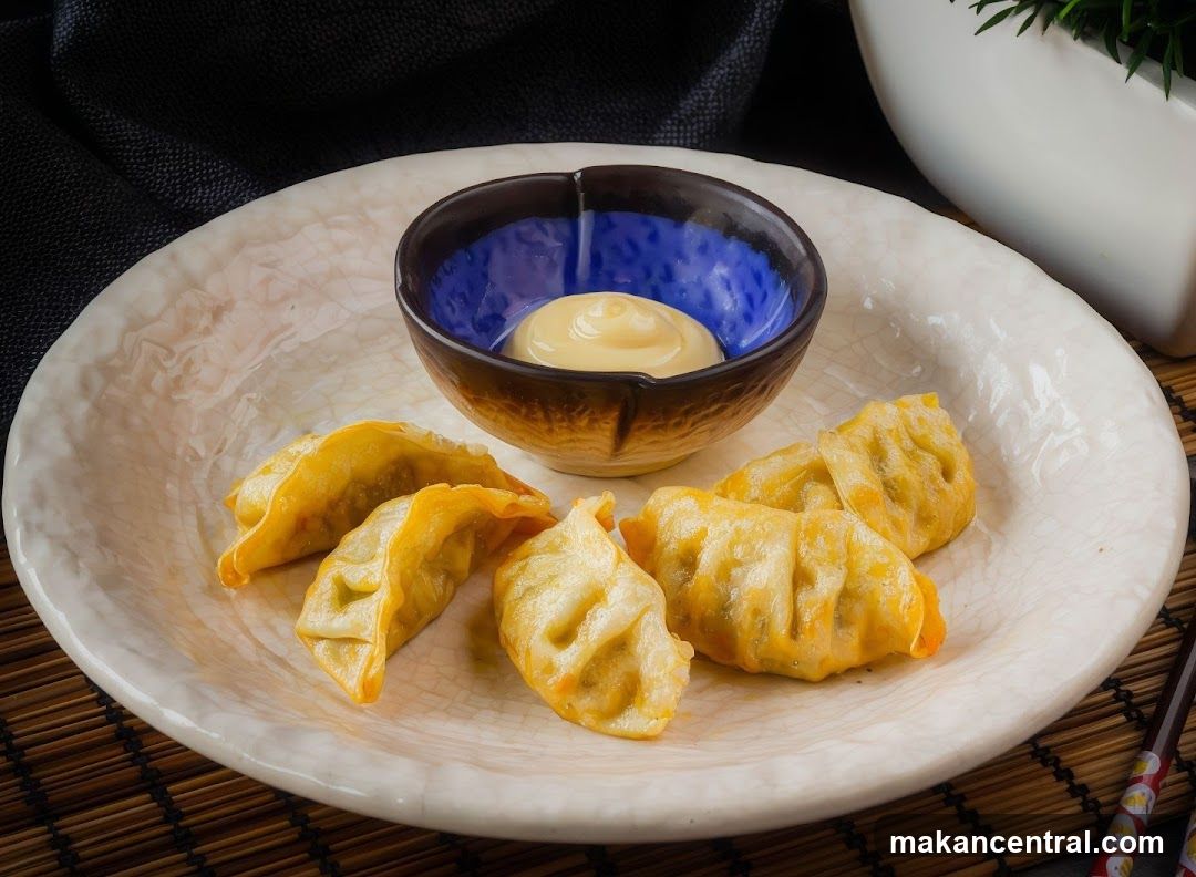 Pan-fried dumplings with dipping sauce