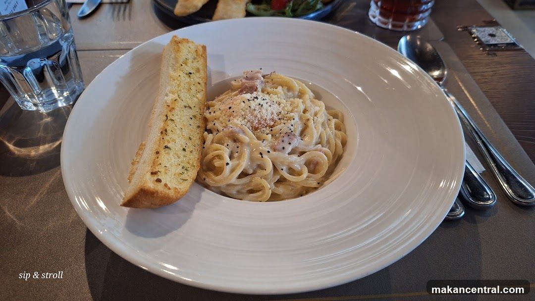Spaghetti Carbonara with Garlic Bread