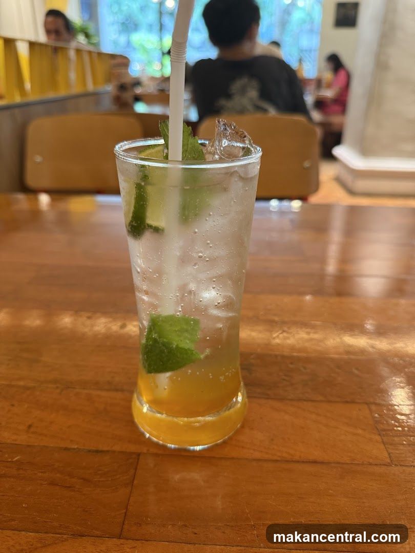 Refreshing Drink with Lime and Mint