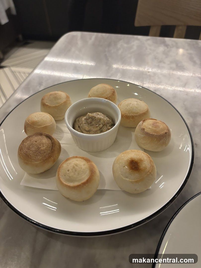 Bread Rolls with Dip