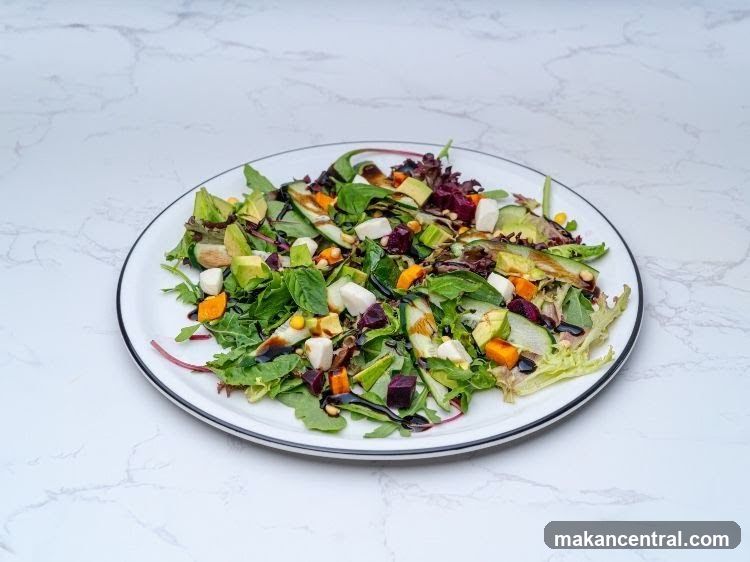 Salad with Avocado and Beets
