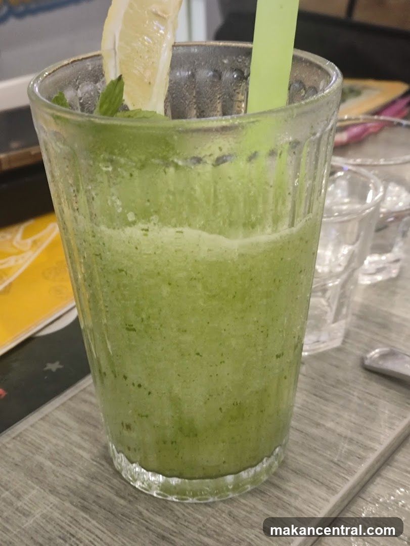 Green Smoothie with Lemon and Mint