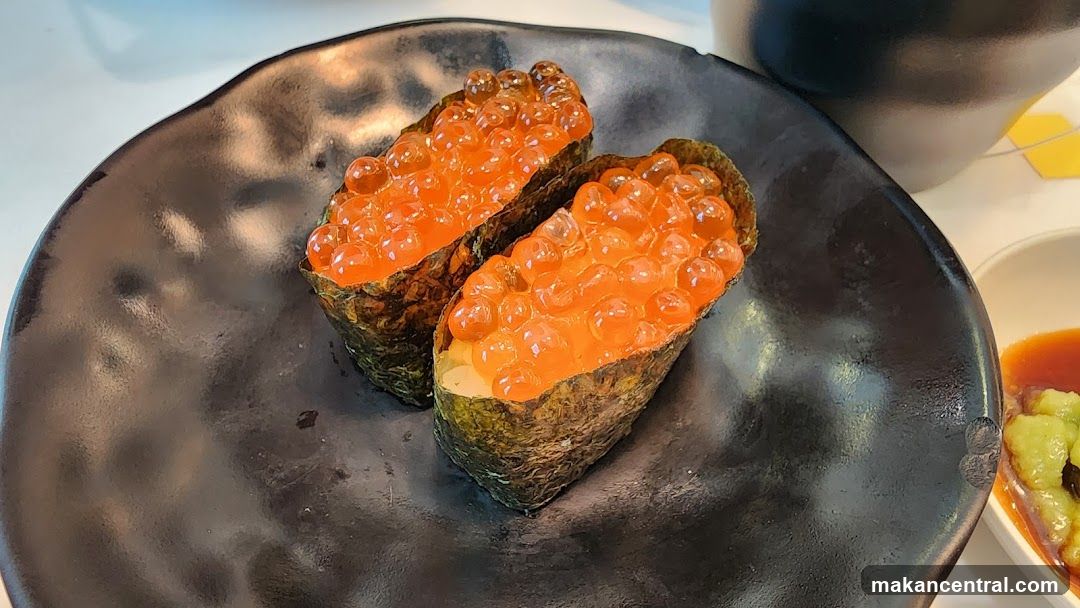 Ikura Gunkan Maki Sushi