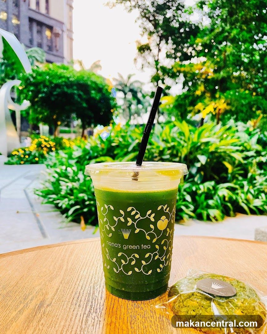 Green Tea Drink and Cookie