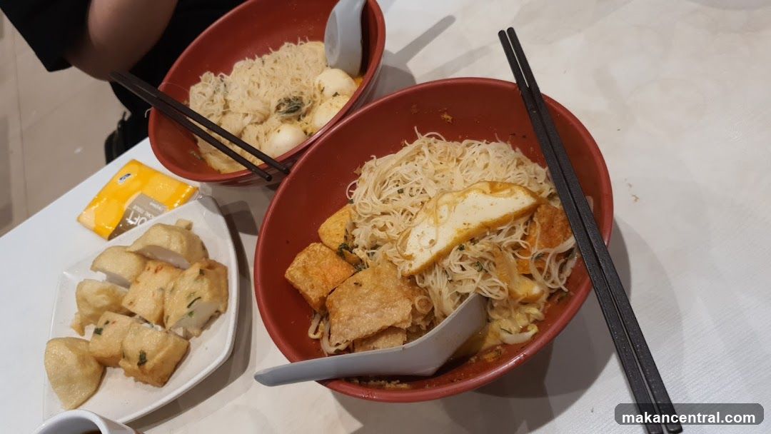 Noodles with Fish Cakes