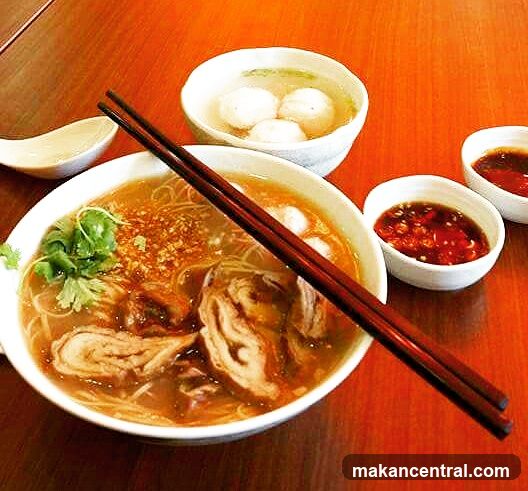 Noodle Soup with Side Dishes