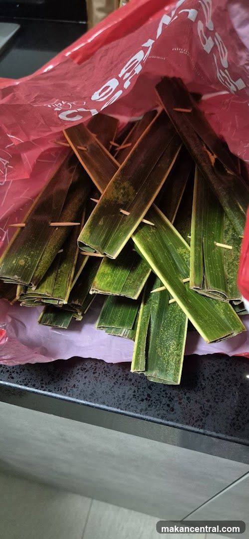 Food wrapped in leaves