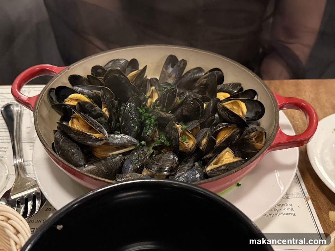 Mussels in red pot
