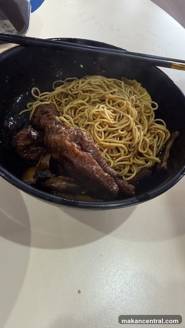 Noodles with meat in black bowl