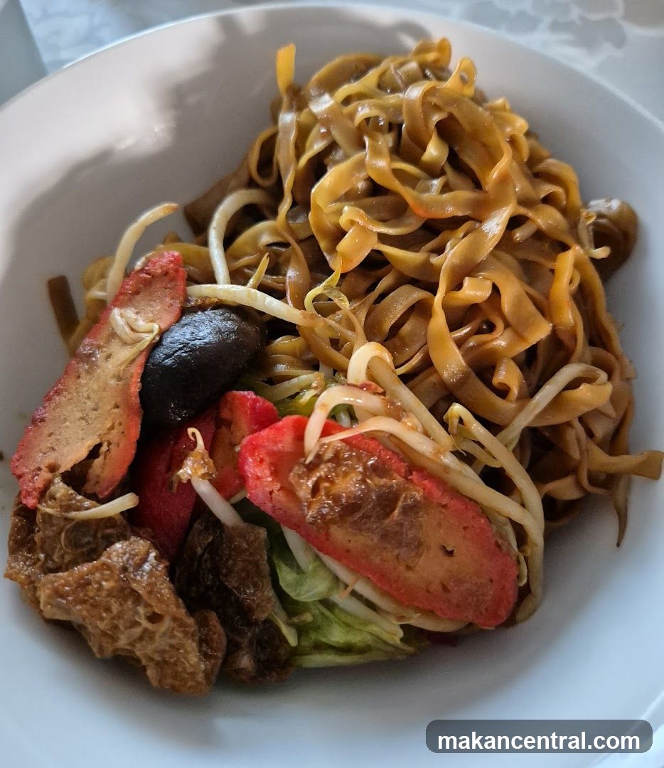 Noodles with Vegetables and Proteins