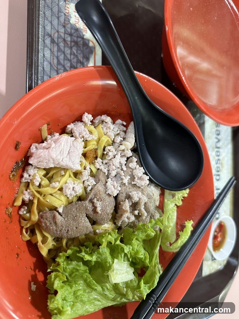 Noodle Dish with Meat and Lettuce