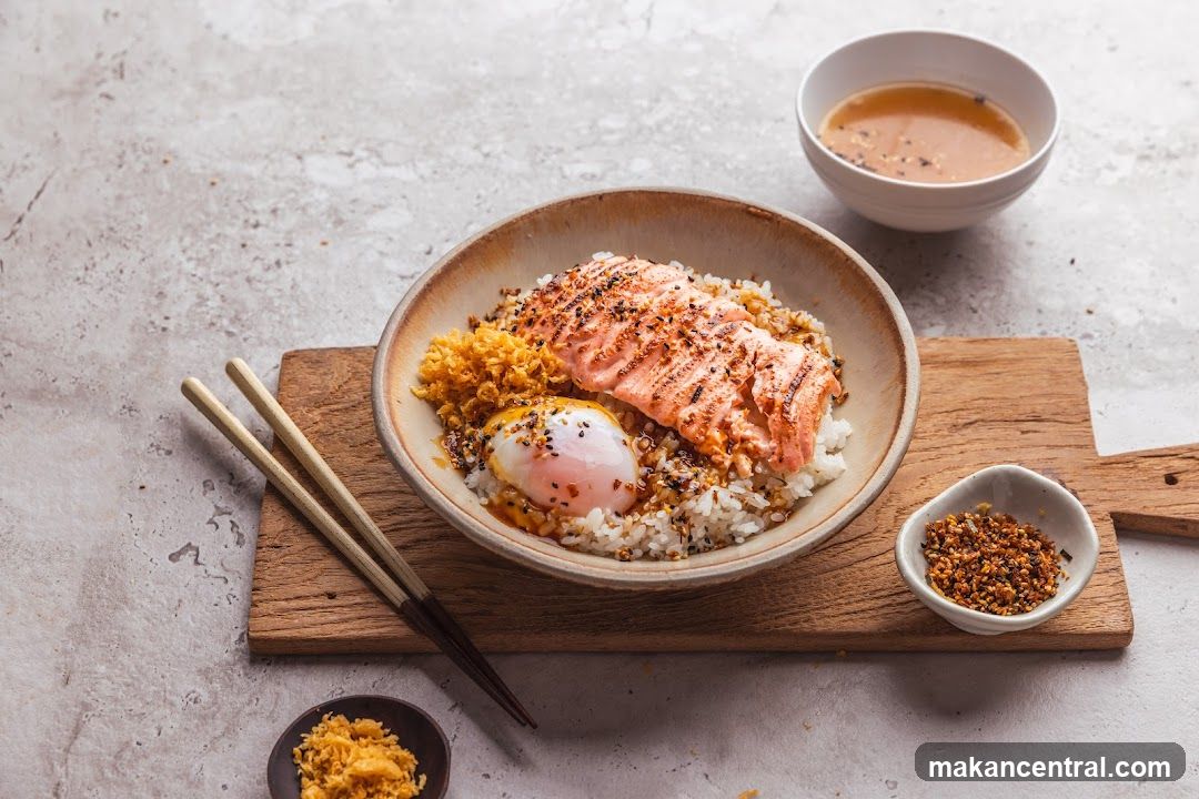 Salmon Rice Bowl with Egg and Seasonings