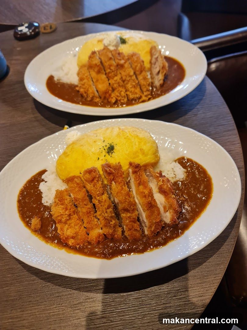 Crispy Chicken Curry Rice with Omelet