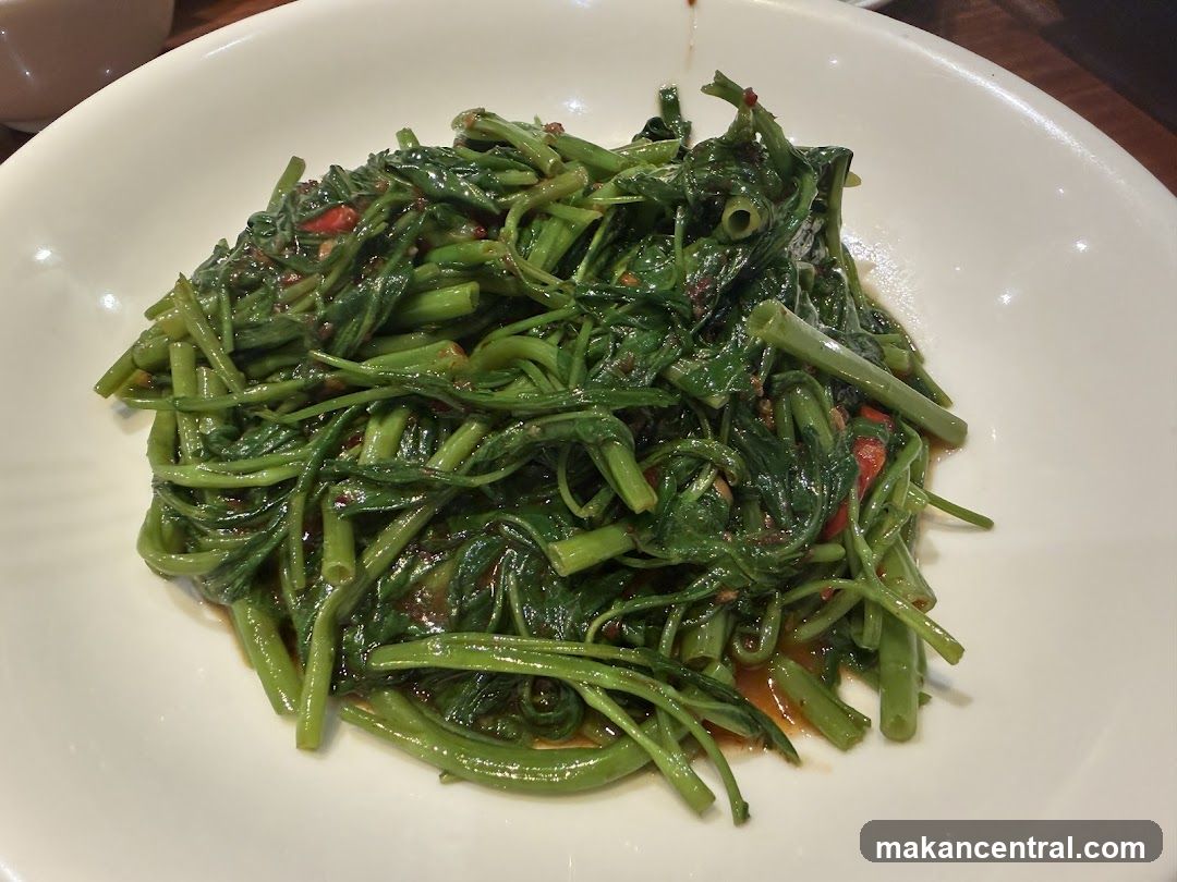 Stir-fried greens dish