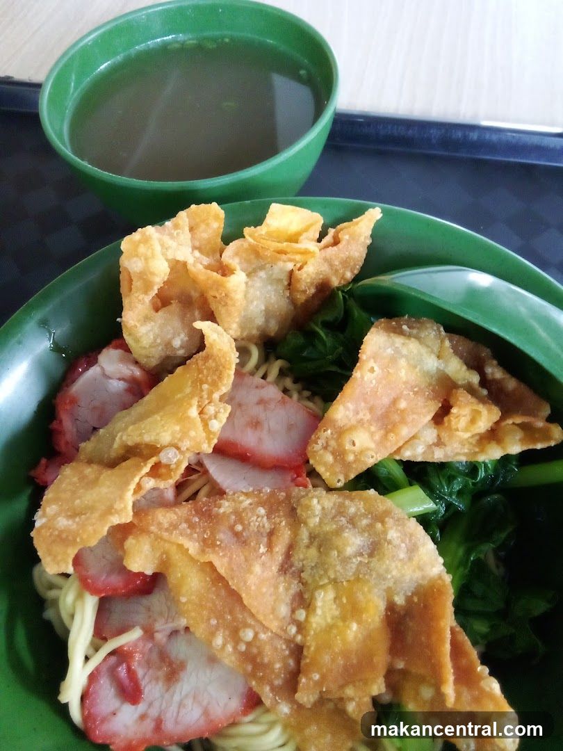 Noodle dish with toppings