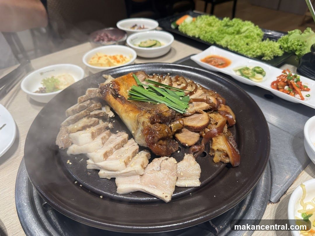 Restaurant Interior Dining Scene