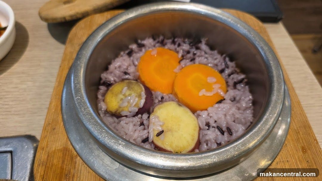 Food dish in metal bowl